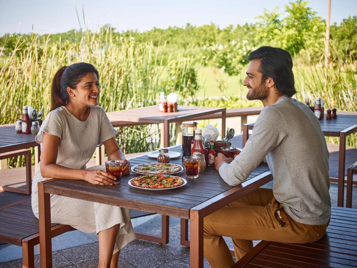 Life At Repose- Lake Villas Resort & Club Chor Warodra Екстер'єр фото
