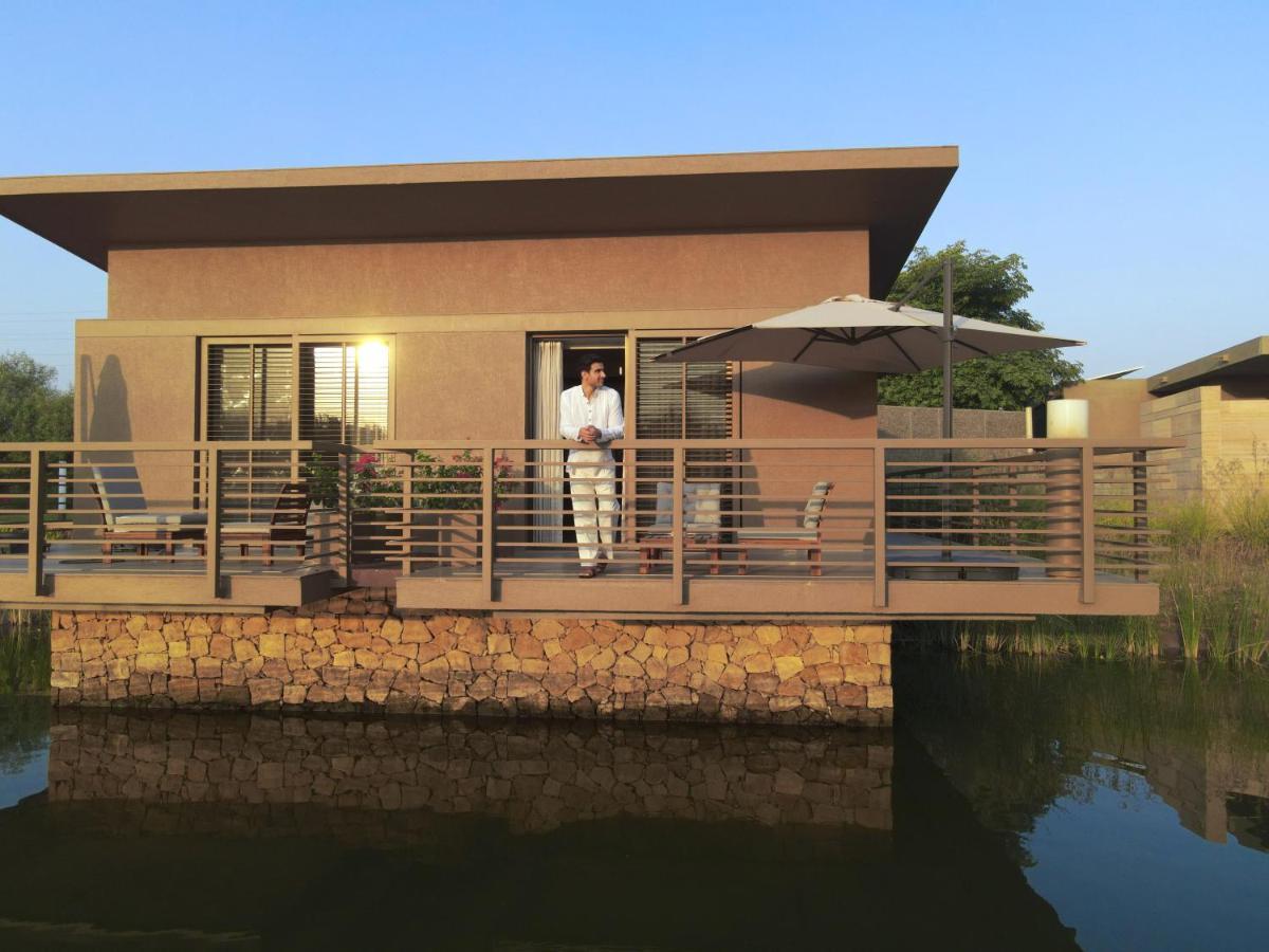 Life At Repose- Lake Villas Resort & Club Chor Warodra Екстер'єр фото