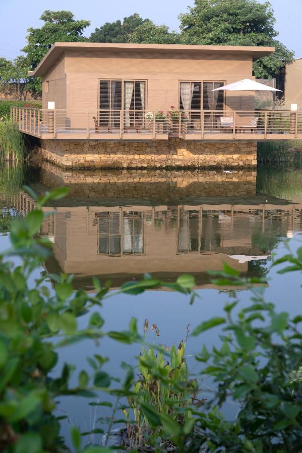 Life At Repose- Lake Villas Resort & Club Chor Warodra Екстер'єр фото