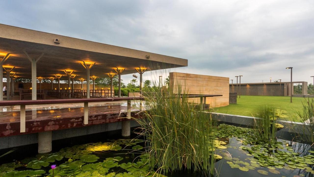 Life At Repose- Lake Villas Resort & Club Chor Warodra Екстер'єр фото