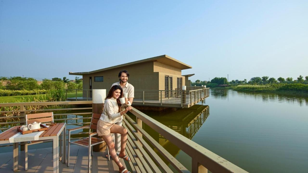 Life At Repose- Lake Villas Resort & Club Chor Warodra Екстер'єр фото
