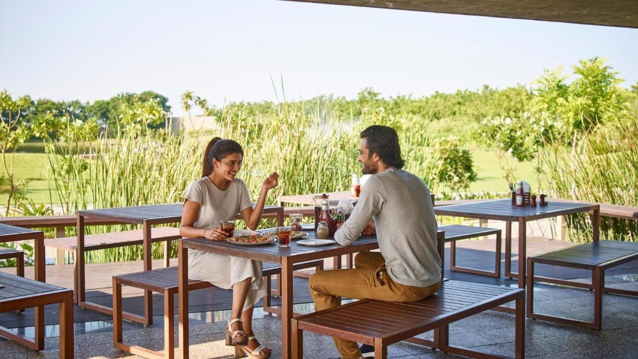 Life At Repose- Lake Villas Resort & Club Chor Warodra Екстер'єр фото